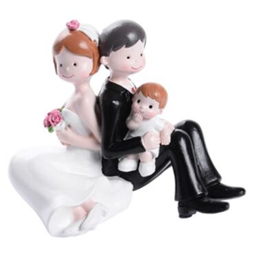 PAREJA DE NOVIOS SENTADOS CON NIÑO (28477) (Ud)