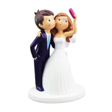 PAREJA DE NOVIOS SELFIE RESINA 19cm (Ud)